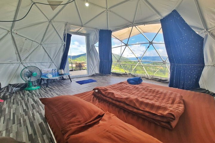 Room 5 of 12
