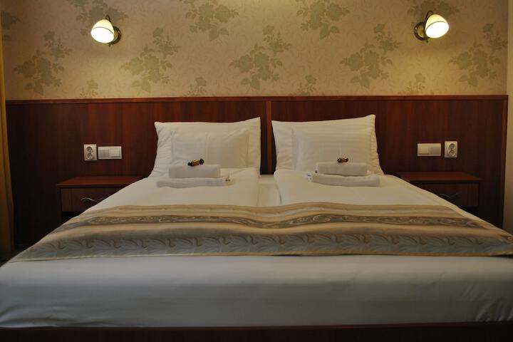Room 7 of 48