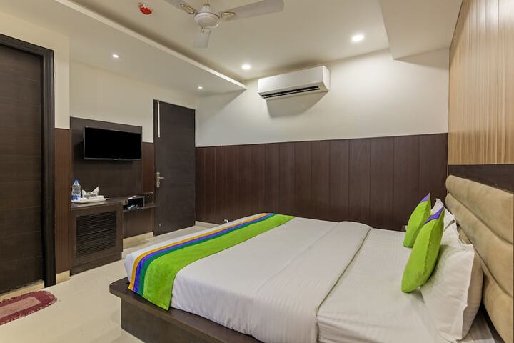 Room 15 of 32