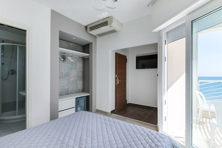 Room 15 of 30
