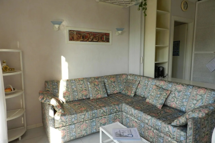 Room 4 of 16