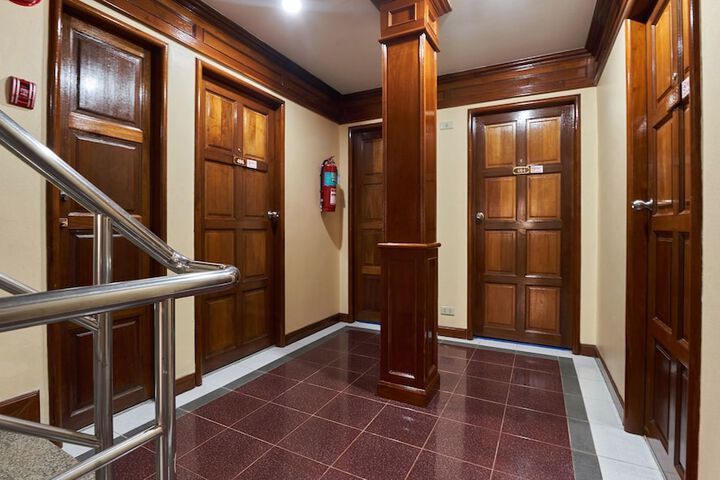 Ballroom/Hall 130 of 136