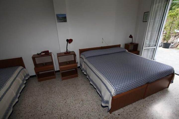 Room 11 of 42