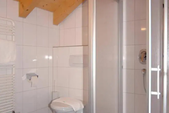 Room 6 of 11