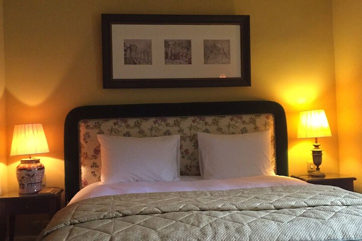 Room 5 of 62