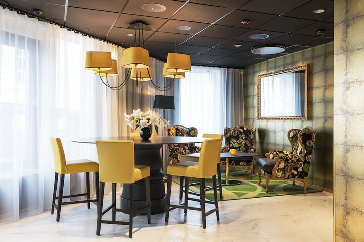Guest Lobby