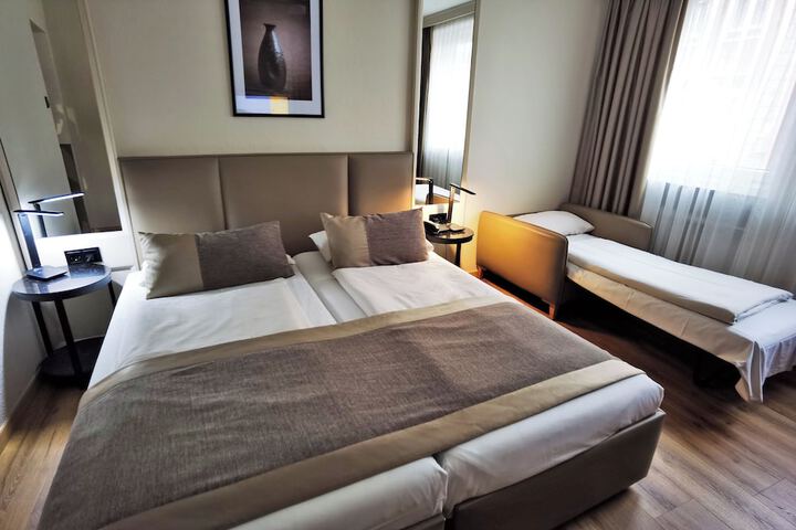 Room 34 of 69
