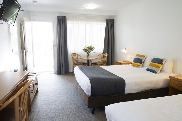 Room 27 of 68
