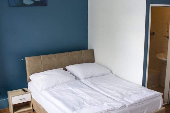 Room 25 of 52