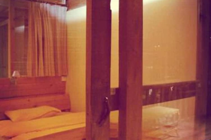 Room 6 of 7