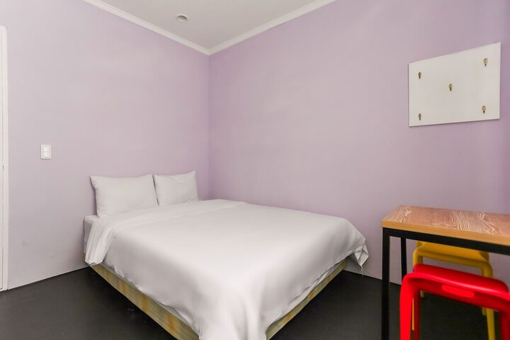 Room 8 of 32