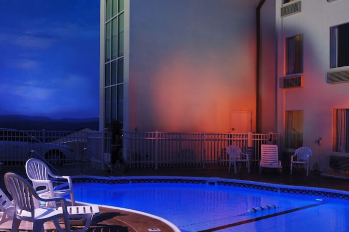 Pool 43 of 61