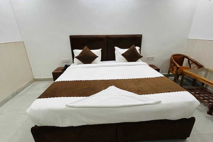 Room 8 of 13