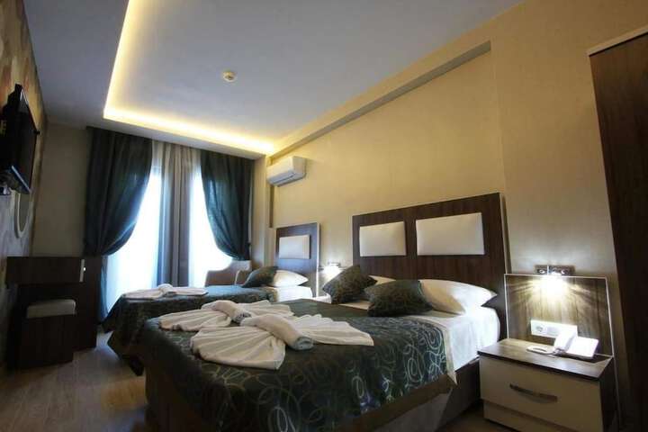 Room 12 of 32
