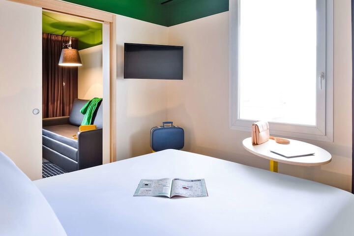 Room 13 of 38