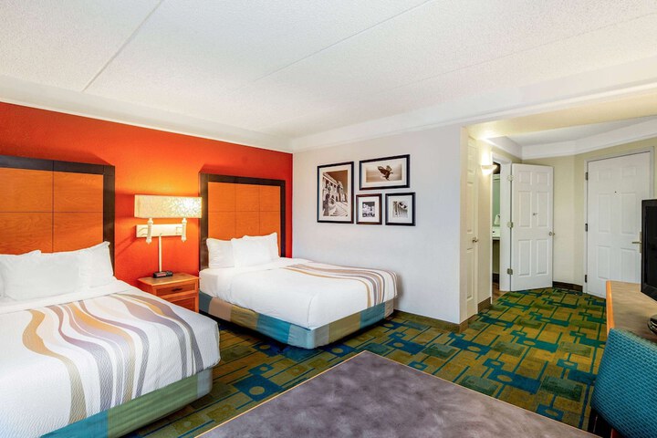 Double Accessible King Size Bed (2 of 10)