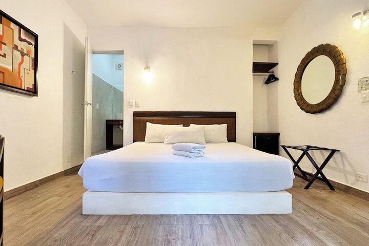 Room 8 of 48