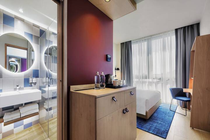 Room 5 of 52