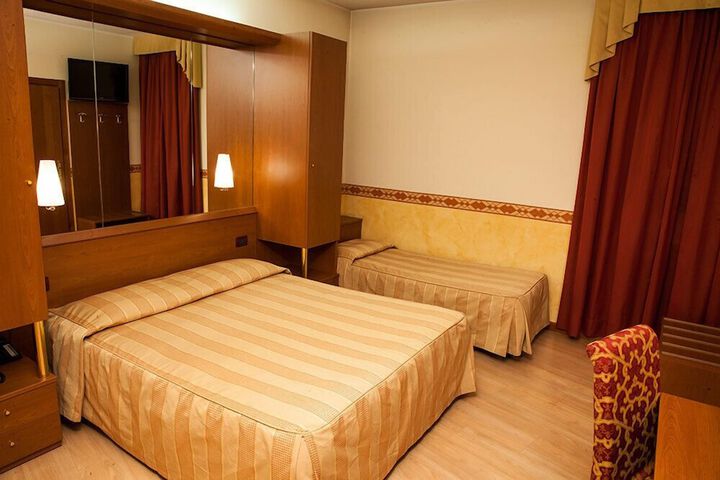 Room 8 of 27
