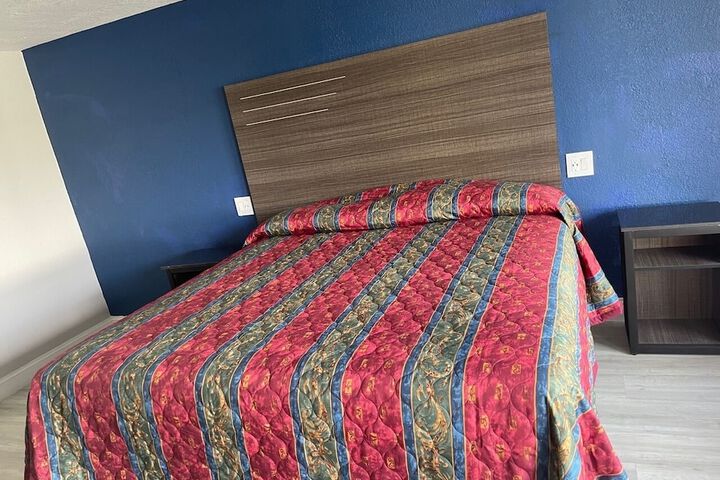 Room 6 of 17