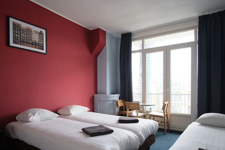 Room 49 of 82
