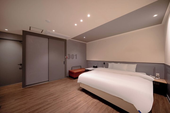 Room 14 of 19