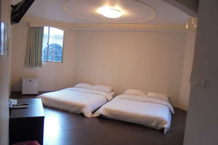 Room 3 of 232