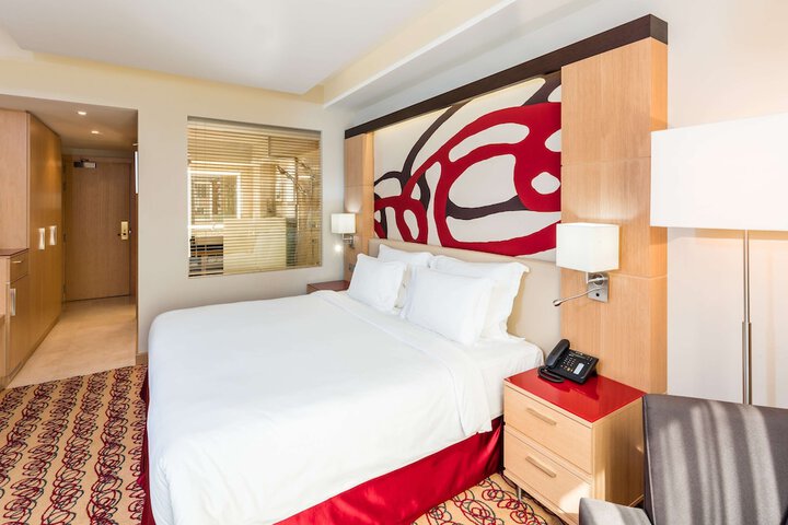Room 32 of 179