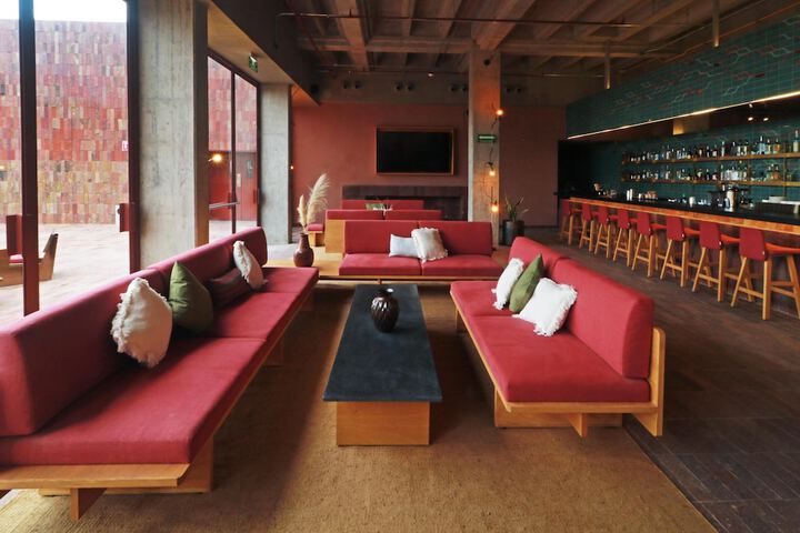Lounge 101 of 137