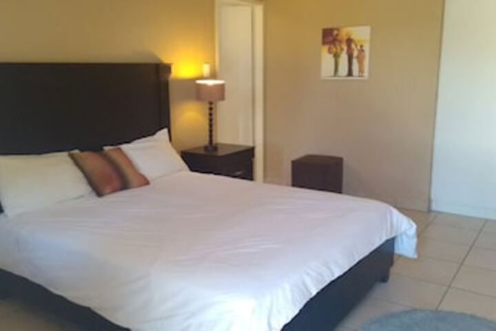 Room 4 of 171