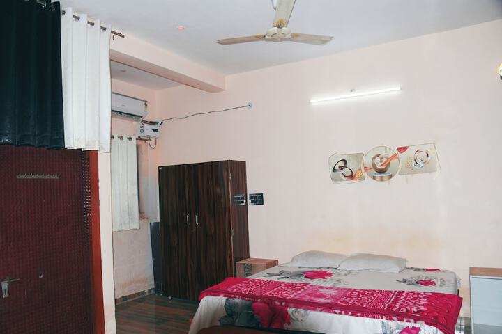 Room 3 of 31