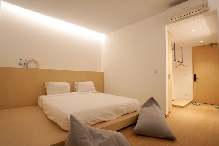 Room 5 of 27