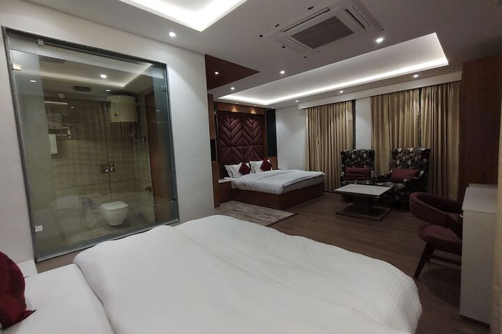 Room 14 of 48