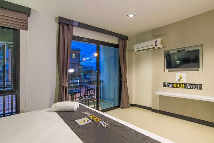 Room 33 of 40