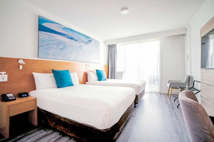 Room 10 of 106