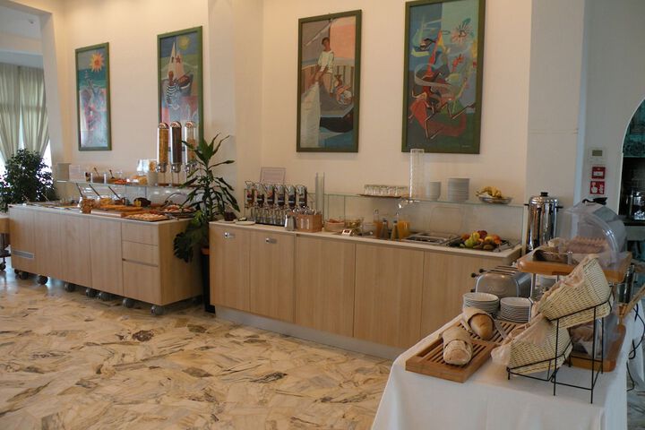 Breakfast/Coffee Service 21 of 58