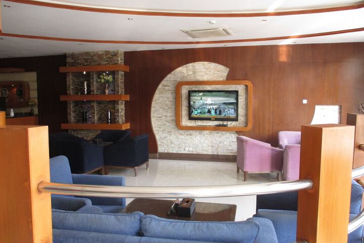 Entrance & Lobby