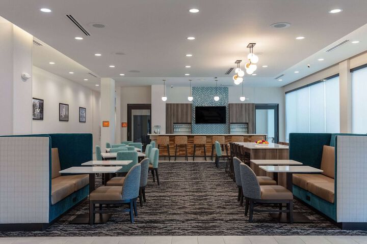 Entrance & Lobby