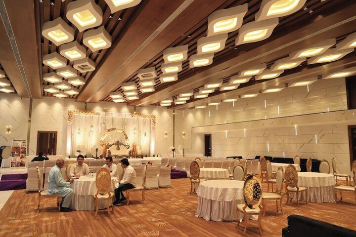 Ballroom/Hall 31 of 47