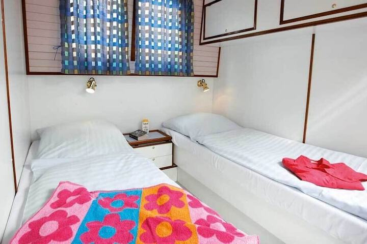 Room 3 of 63