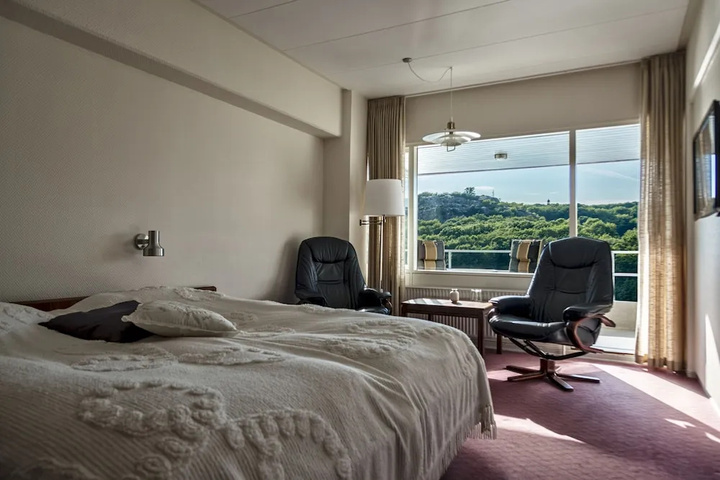 Room 2 of 30