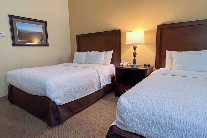 1 Queen Bed Accessible (8 of 18)