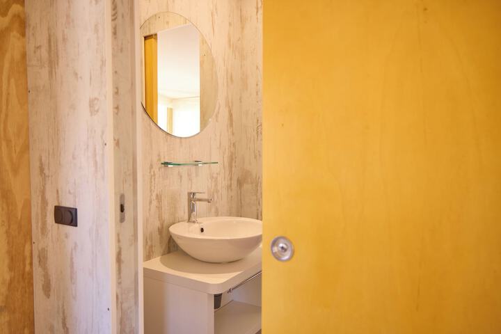 Room 145 of 190