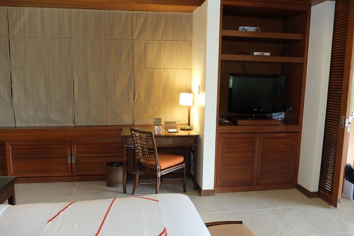 Room 6 of 73