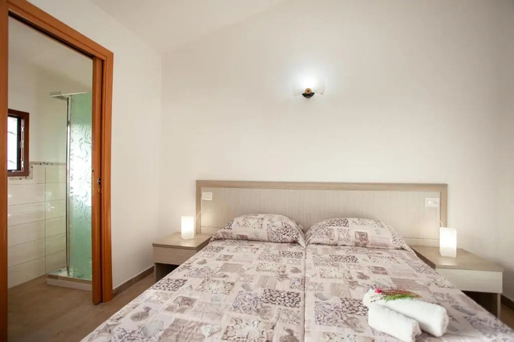 Room 4 of 13