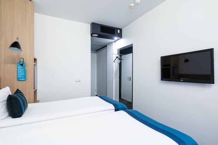 Room 40 of 63