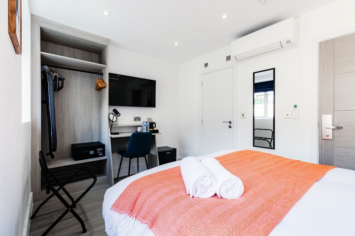 Room 14 of 106