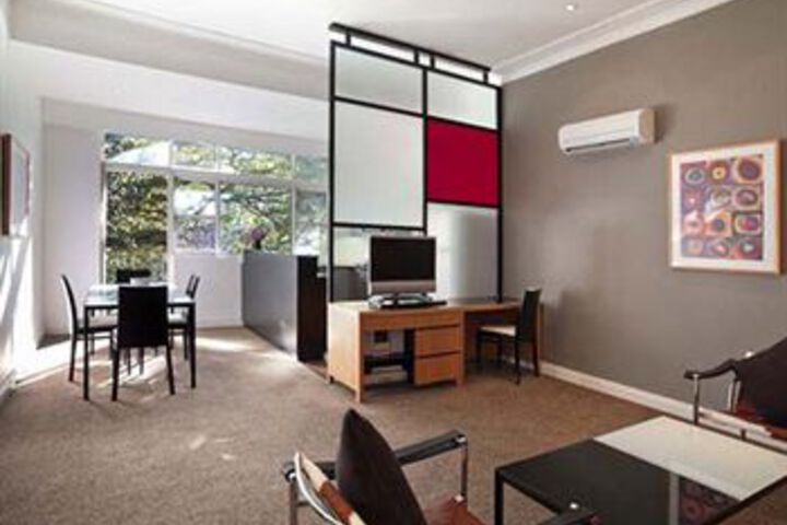 Room 4 of 8