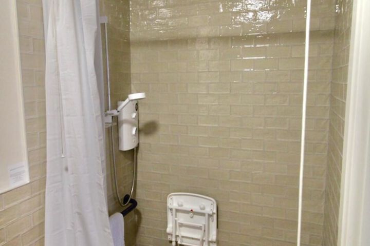 Room 7 of 16
