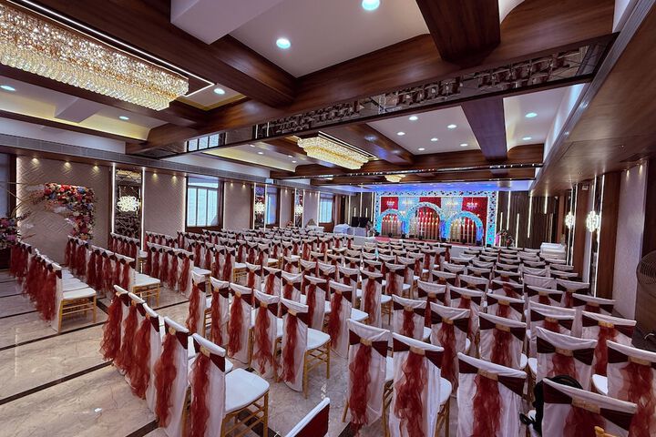 Ballroom/Hall 70 of 74